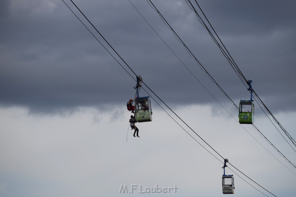 Koelner Seilbahn Gondel blieb haengen Koeln Linksrheinisch P655.JPG - Miklos Laubert